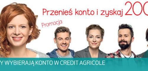 Trzy kobiety i dwóch mężczyzn stojących w jednym rzędzie, przedstawionych od ramion w górę - reklama promocji Credit Agricole
