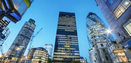 wieżowce w londyńskiej dzielnicy finansowej