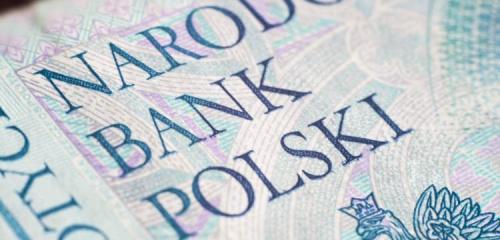 zbliżenie na 50 złotowy banknot i napis Narodowy Bank Polski