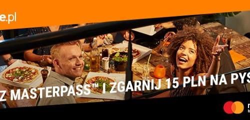 ludzie przy stole w restauracji reklama masterpass i pyszne.pl