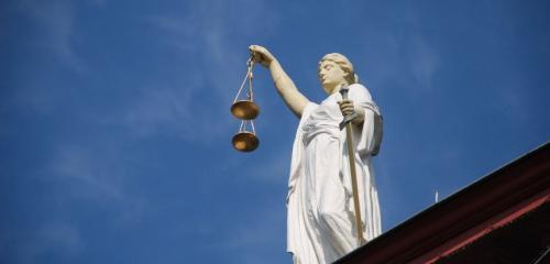 temida uosobienie sprawiedliwości posąg