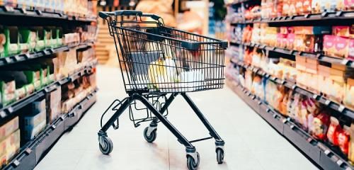 Koszyk w sklepie - inflacja w Polsce