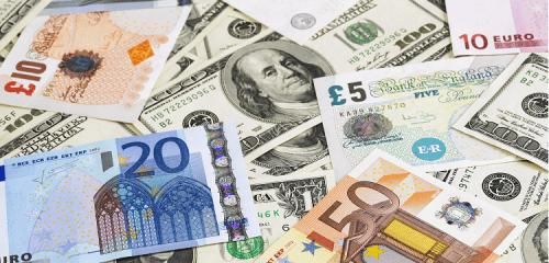 Banknoty euro, dolar amerykański i funt brytyjski
