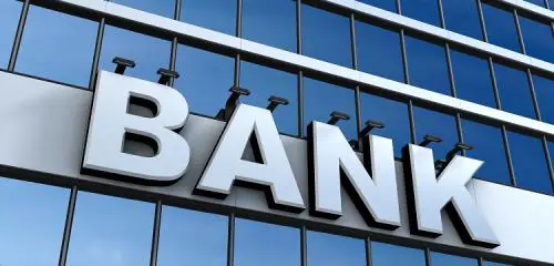 Napis "bank" na budynku - banki w Polsce